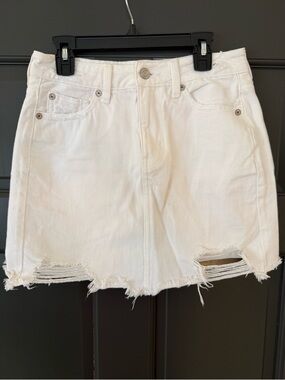 American Eagle White Distressed Denim Skirt Size 2